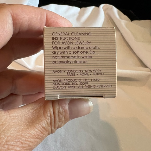 Avon Vintage Treasured Memories Ring - Picture 7 of 7